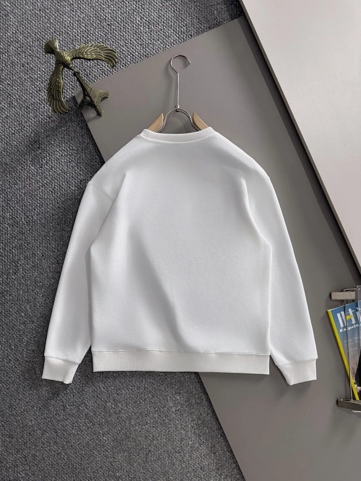 P360 Big Goose is the exclusive first release of 25ss new autumn and winter round neck long-sleeved sweatshirts for men and women. Many celebrities share the same style. Craftsmanship that cannot be copied by ordinary small workshops. We are not afraid of any challenges in terms of materials, detail restoration and craftsmanship, just to provide you with wonderful products. Compare the top original versions at will. No expense is spared just to do better. Unique imported fabric feel. Purely imported German machine production. Precision operation. Thousands of needles density. Full set of new accessories with three standards for simultaneous customization. The upper body is versatile and fashionable. A perfect choice for autumn and winter. A must-have item. Size chart: m-4XL (Please state your height and weight when placing an order.